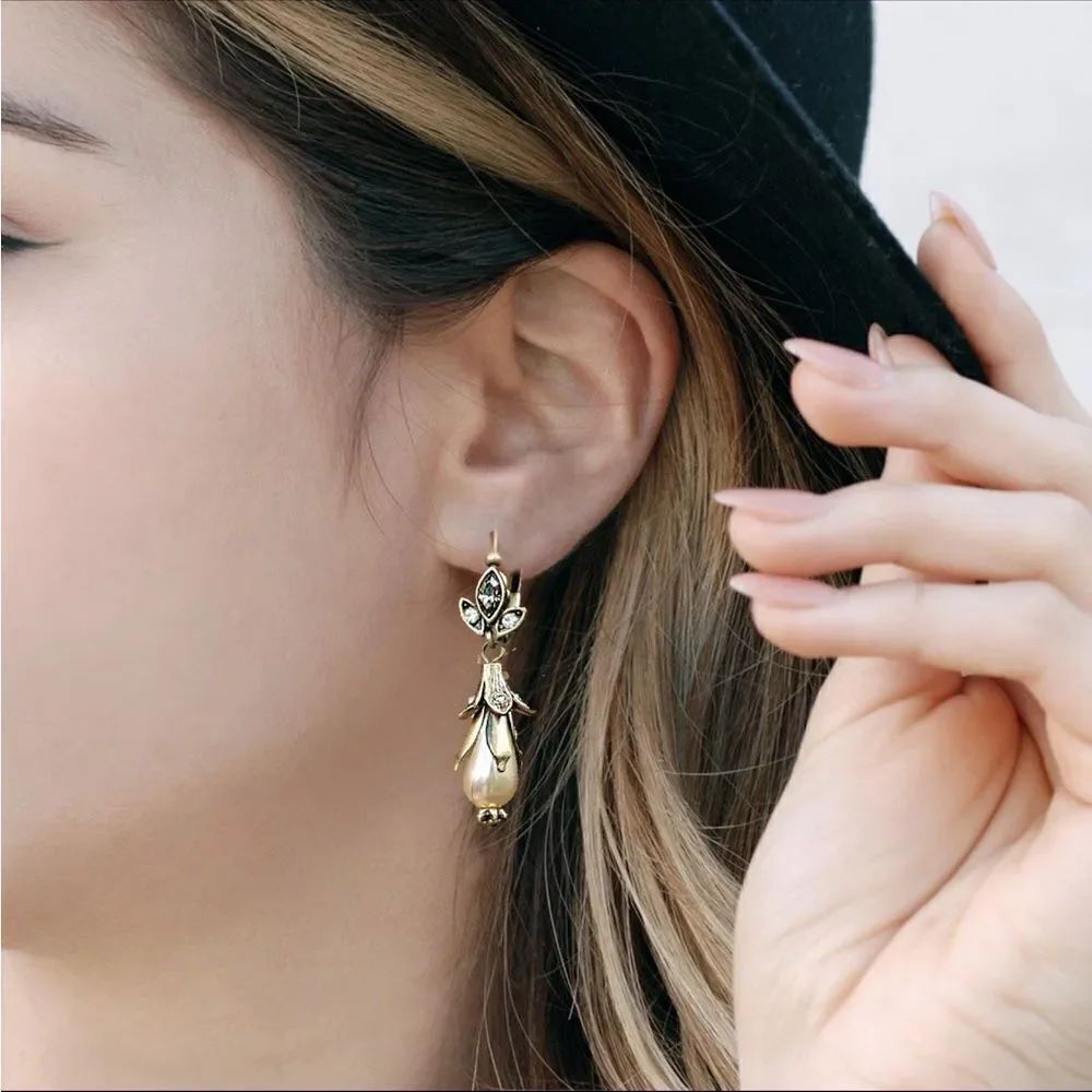 Vintage pearl earrings A852